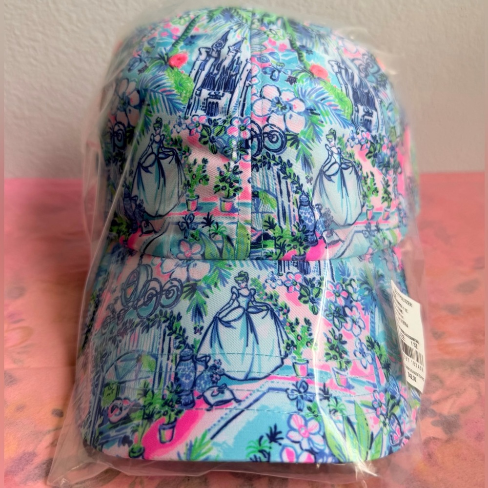 NWT Lilly Pulitzer x Disney Cinderella Run Around Hat Limited Ed Collectible 🩵